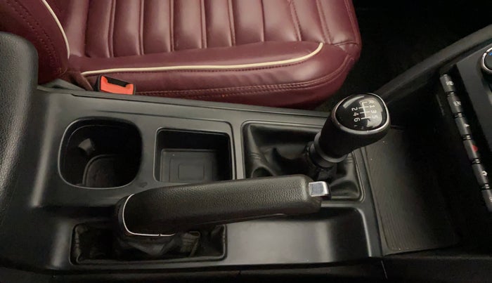 2023 Mahindra XUV700 MX P MT 5 STR, Petrol, Manual, 37,993 km, Gear Lever