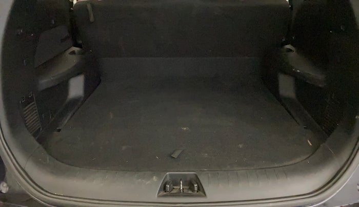 2023 Mahindra XUV700 MX P MT 5 STR, Petrol, Manual, 37,993 km, Boot Inside