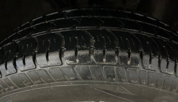 2016 Renault Kwid RXL, Petrol, Manual, 40,031 km, Right Front Tyre Tread