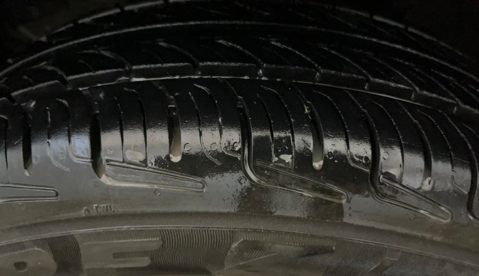 2016 Renault Kwid RXL, Petrol, Manual, 40,031 km, Left Front Tyre Tread