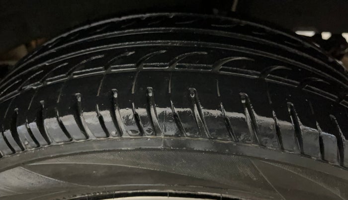 2016 Renault Kwid RXL, Petrol, Manual, 40,031 km, Left Rear Tyre Tread