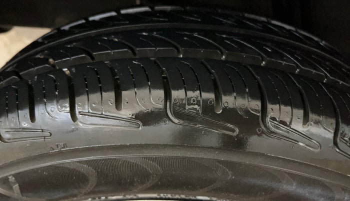 2016 Renault Kwid RXL, Petrol, Manual, 40,031 km, Right Rear Tyre Tread