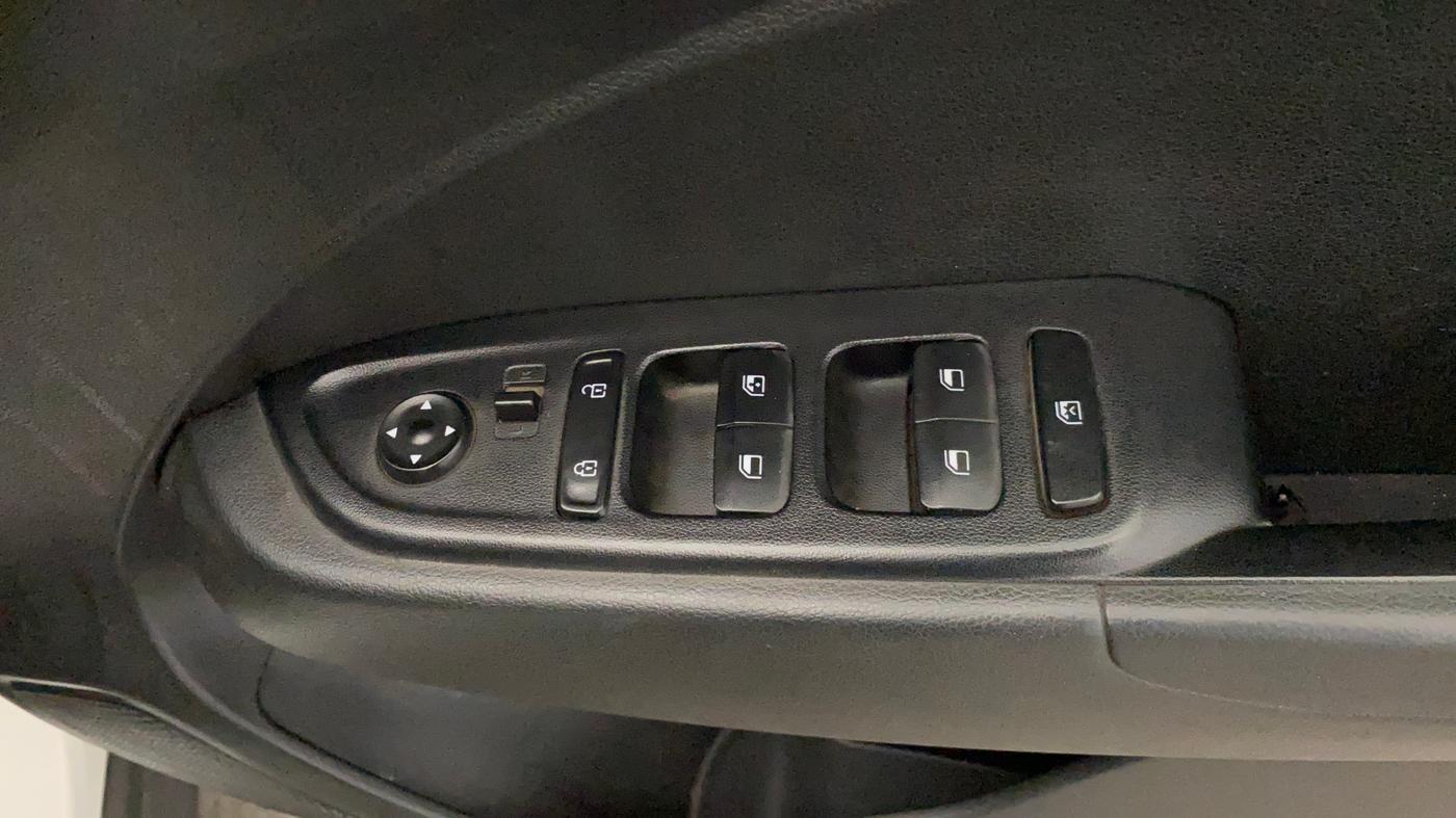 2021 Hyundai VENUE S 1.0 TURBO DCT, Petrol, Automatic, 1,29,717 km, Driver Side Door Panels Control