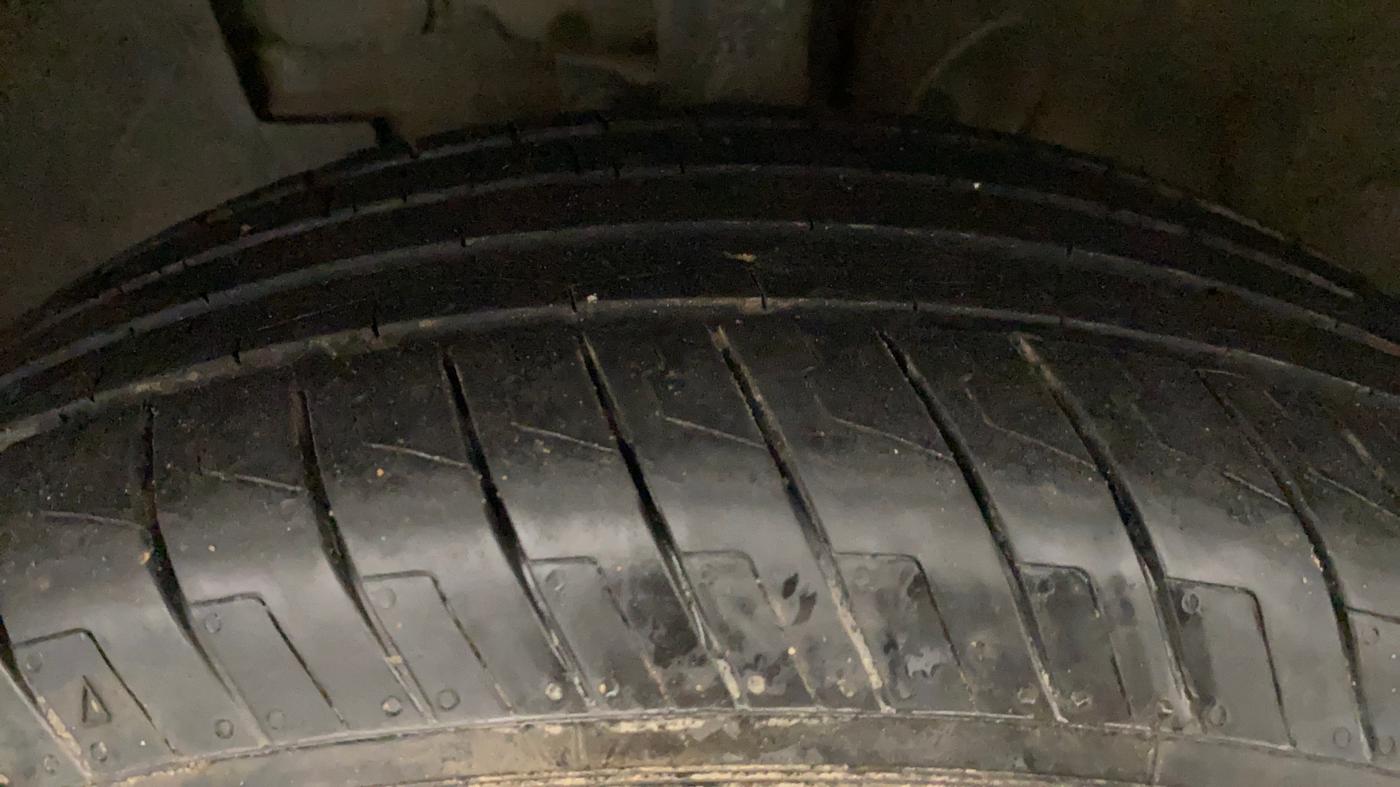 2021 Hyundai VENUE S 1.0 TURBO DCT, Petrol, Automatic, 1,29,717 km, Left Front Tyre Tread