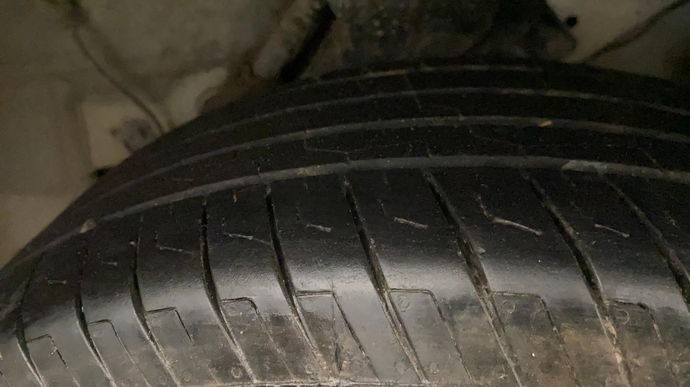 2021 Hyundai VENUE S 1.0 TURBO DCT, Petrol, Automatic, 1,29,717 km, Left Rear Tyre Tread