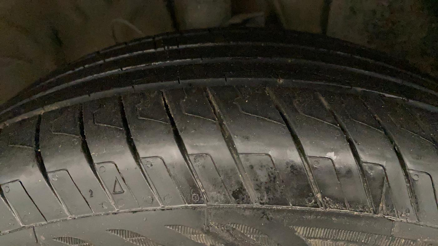 2021 Hyundai VENUE S 1.0 TURBO DCT, Petrol, Automatic, 1,29,717 km, Right Front Tyre Tread