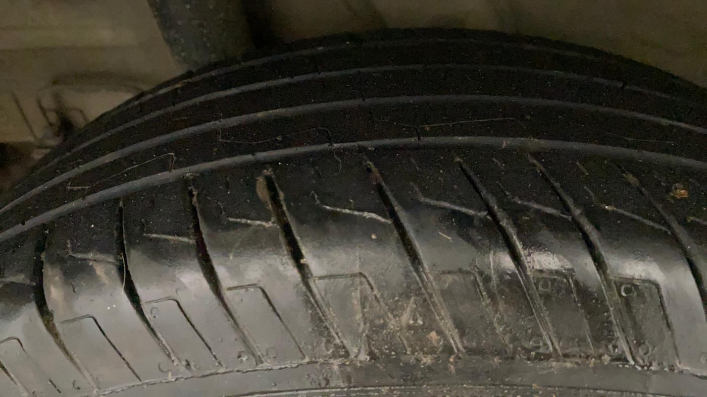 2021 Hyundai VENUE S 1.0 TURBO DCT, Petrol, Automatic, 1,29,717 km, Right Rear Tyre Tread