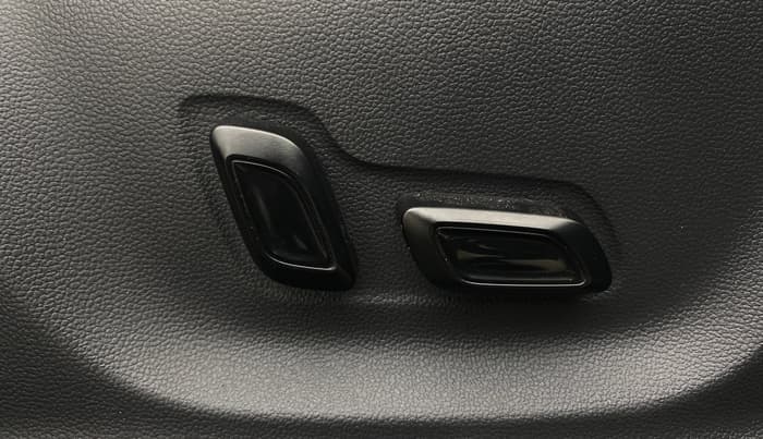 2022 MG ASTOR SHARP 1.5 CVT, Petrol, Automatic, 38,359 km, Driver Side Adjustment Panel