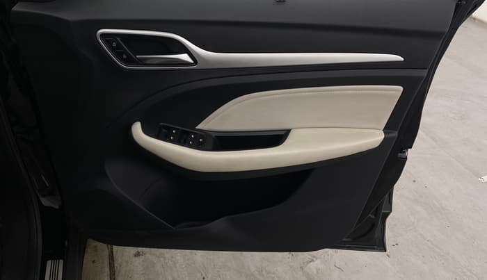 2022 MG ASTOR SHARP 1.5 CVT, Petrol, Automatic, 38,359 km, Driver Side Door Panels Control