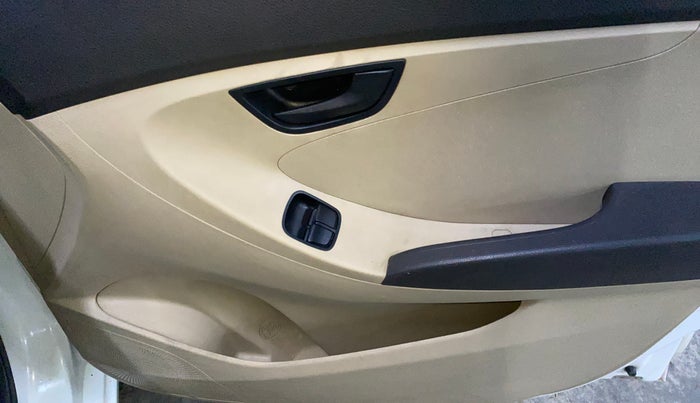 2013 Hyundai Eon ERA +, Petrol, Manual, 52,361 km, Driver Side Door Panels Control