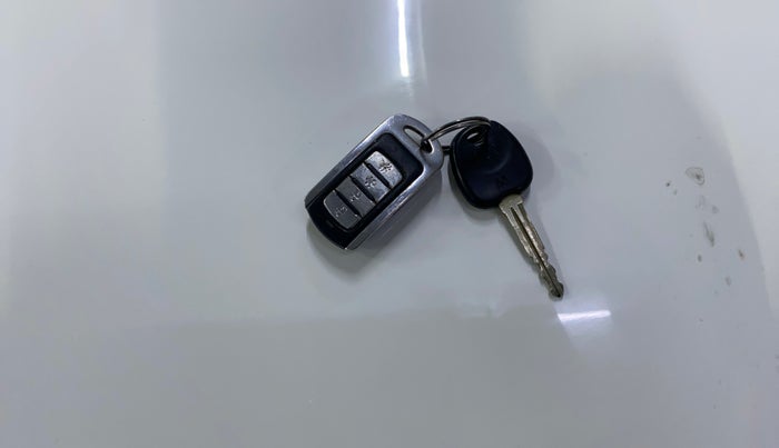 2013 Hyundai Eon ERA +, Petrol, Manual, 52,361 km, Key Close Up