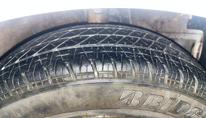 2013 Hyundai Eon ERA +, Petrol, Manual, 52,361 km, Right Front Tyre Tread