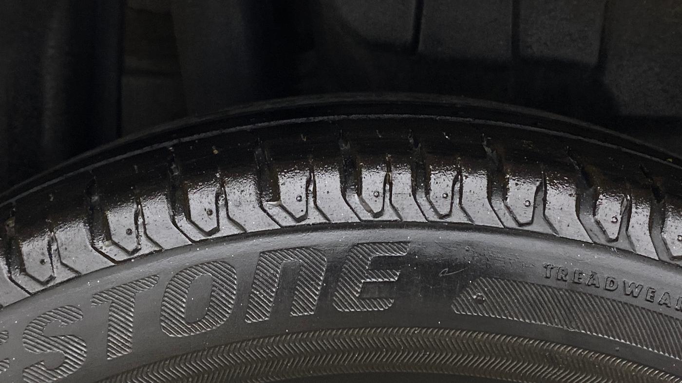 2023 Maruti Swift ZXI, Petrol, Manual, 50,854 km, Right Rear Tyre Tread