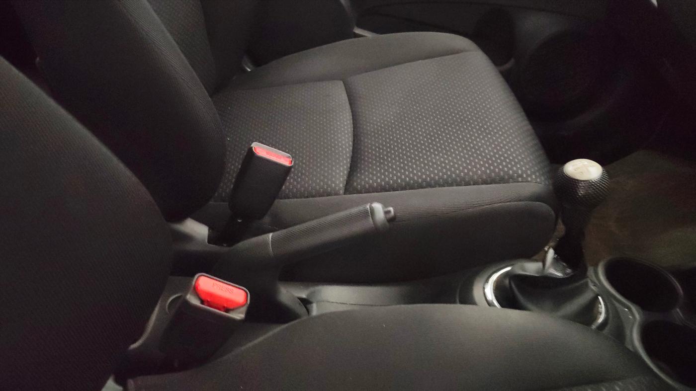 2018 Honda BR-V 1.5L I- DTEC V, Diesel, Manual, 63,087 km, Gear Lever
