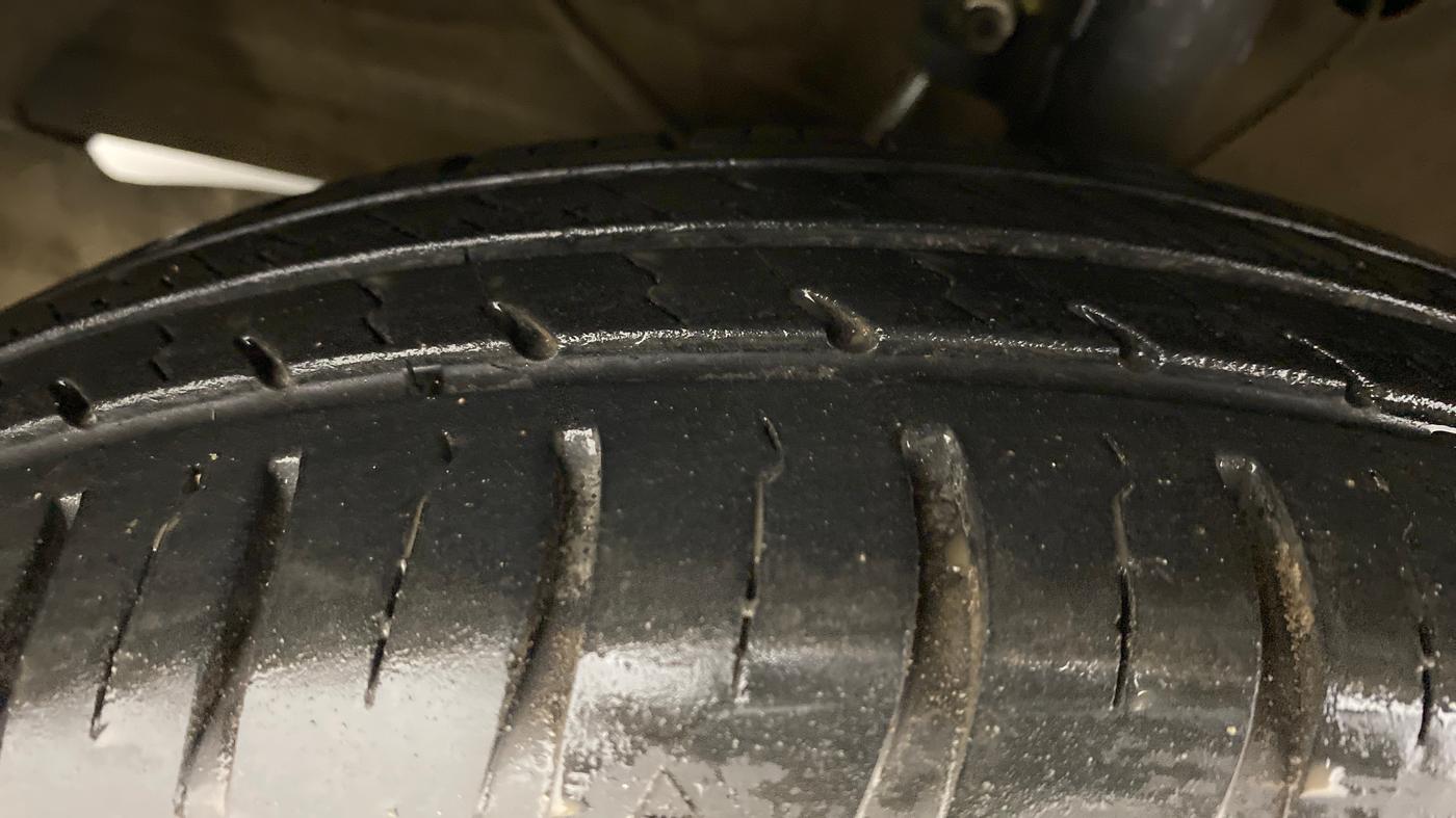 2019 Maruti Dzire VXI AMT, Petrol, Automatic, 23,804 km, Left Front Tyre Tread