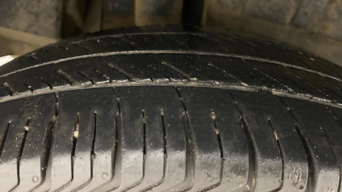 2019 Maruti Dzire VXI AMT, Petrol, Automatic, 23,804 km, Right Rear Tyre Tread