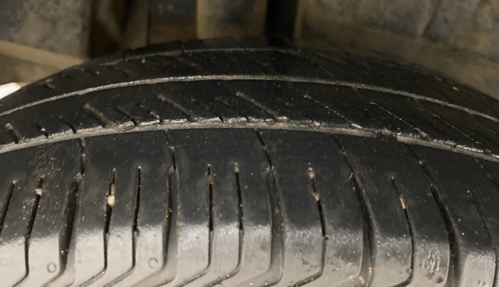 2019 Maruti Dzire VXI AMT, Petrol, Automatic, 23,804 km, Right Rear Tyre Tread