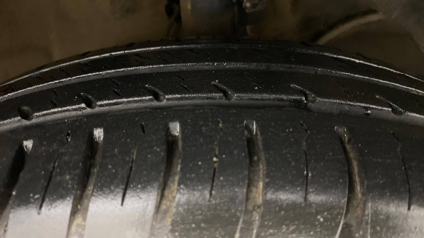 2019 Maruti Dzire VXI AMT, Petrol, Automatic, 23,804 km, Right Front Tyre Tread