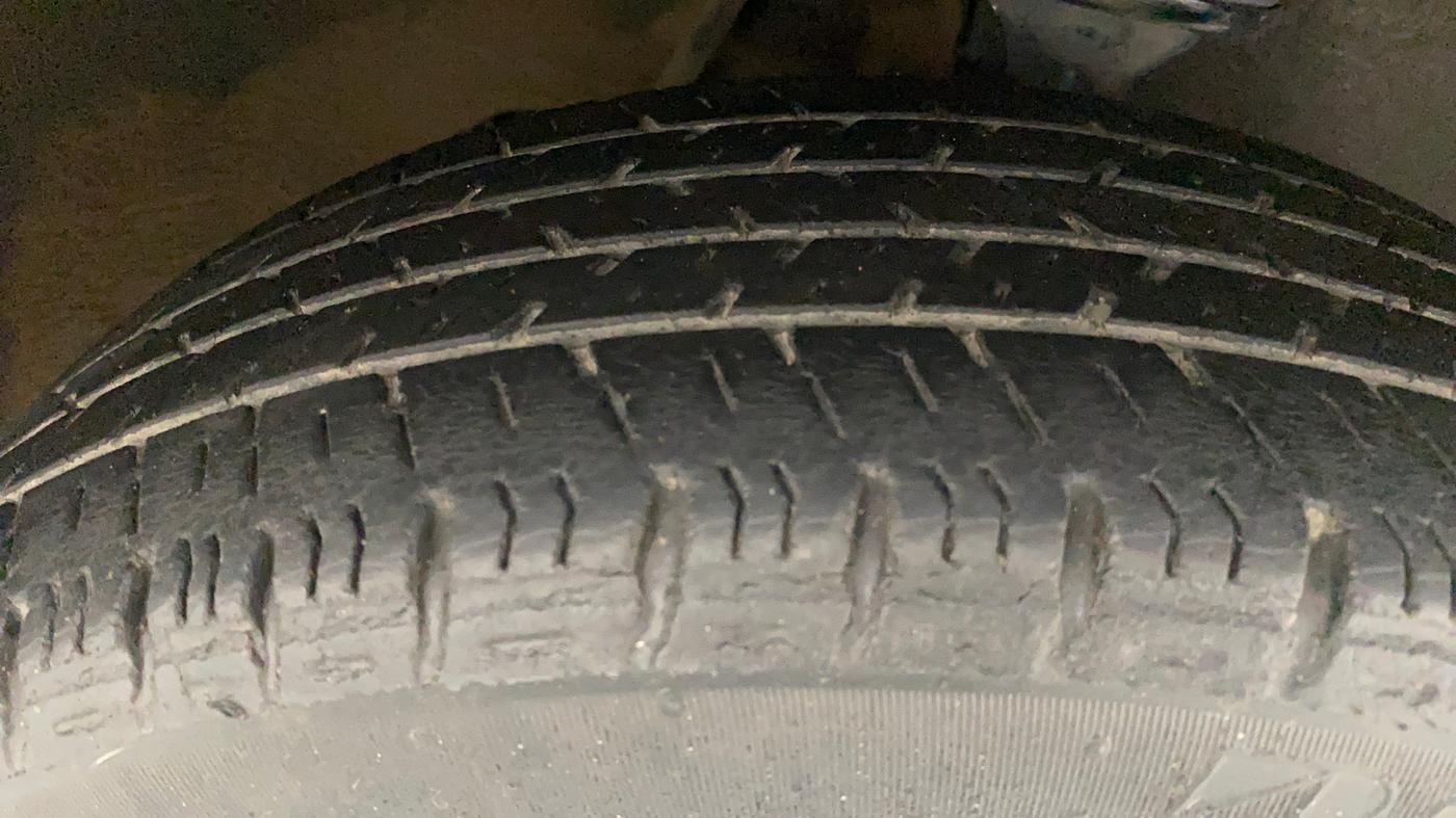 2017 Maruti Alto K10 VXI AMT, Petrol, Automatic, 43,123 km, Right Front Tyre Tread