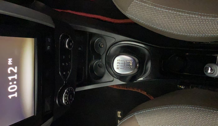 2020 Renault Duster RXZ 1.3 TURBO PETROL MT, Petrol, Manual, 25,335 km, Gear Lever