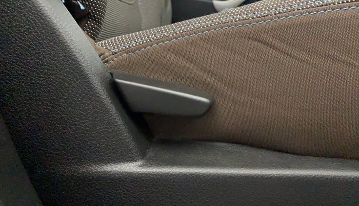 2020 Renault Duster RXZ 1.3 TURBO PETROL MT, Petrol, Manual, 25,335 km, Driver Side Adjustment Panel