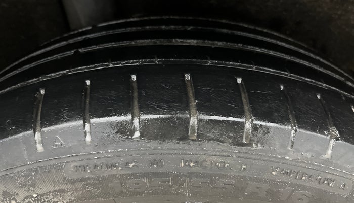 2017 Maruti Baleno ZETA PETROL 1.2, Petrol, Manual, 90,733 km, Right Rear Tyre Tread