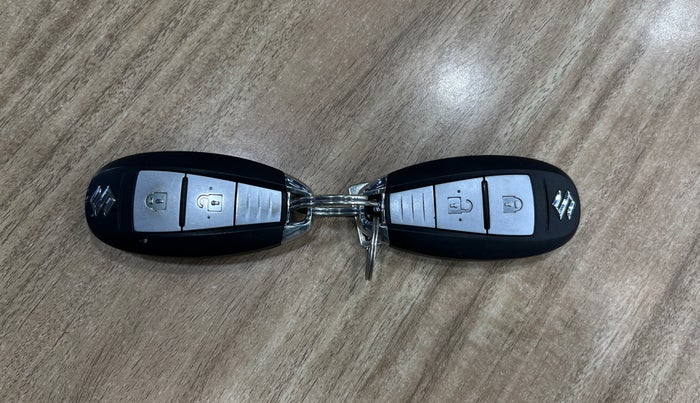 2017 Maruti Baleno ZETA PETROL 1.2, Petrol, Manual, 90,733 km, Key Close Up