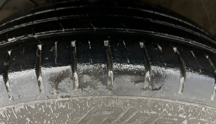 2017 Maruti Baleno ZETA PETROL 1.2, Petrol, Manual, 90,733 km, Left Front Tyre Tread