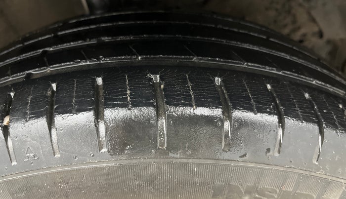 2017 Maruti Baleno ZETA PETROL 1.2, Petrol, Manual, 90,733 km, Right Front Tyre Tread