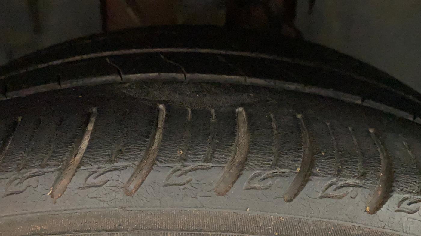 2020 Tata ALTROZ XZ PETROL, Petrol, Manual, 74,916 km, Right Front Tyre Tread