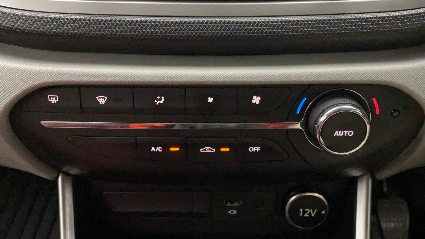 2020 Tata ALTROZ XZ PETROL, Petrol, Manual, 74,916 km, Automatic Climate Control