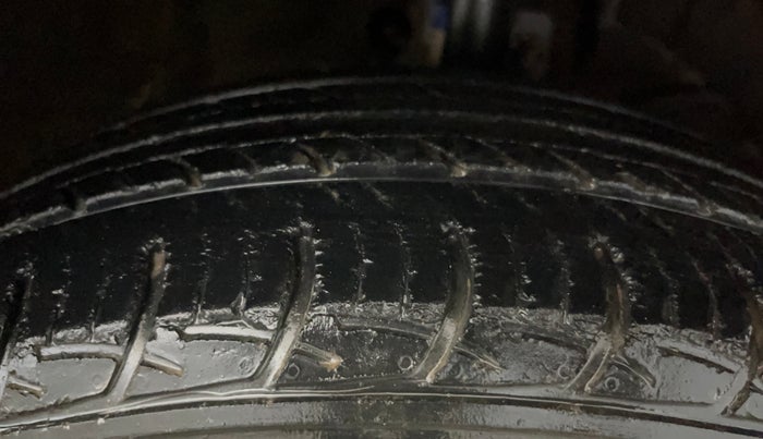 2018 Maruti Baleno DELTA PETROL 1.2, Petrol, Manual, 39,222 km, Right Front Tyre Tread
