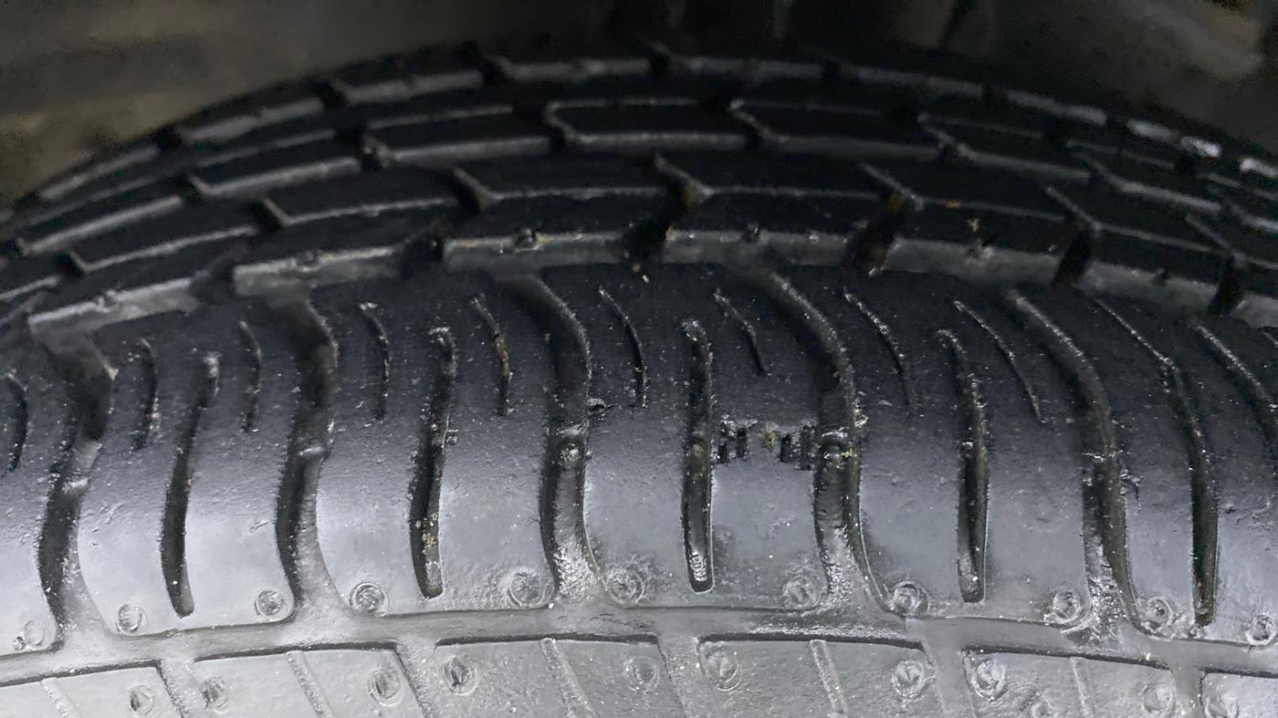 2019 Maruti Alto K10 VXI P, Petrol, Manual, 5,781 km, Left Front Tyre Tread