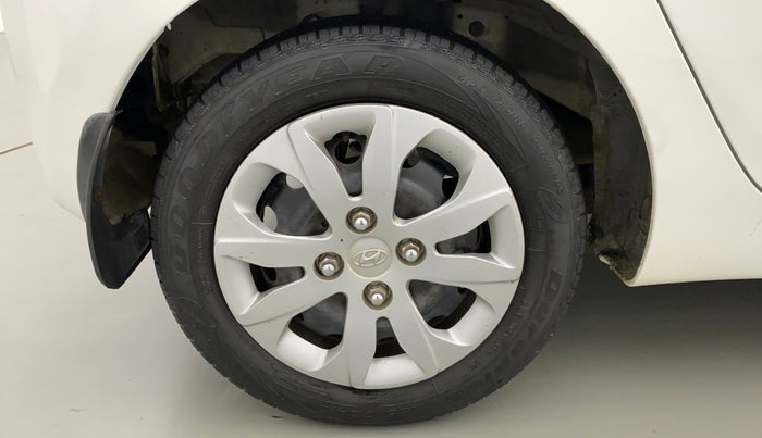 2017 Hyundai Eon SPORTZ, Petrol, Manual, 60,388 km, Right Rear Wheel