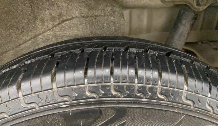 2014 Maruti Wagon R 1.0 LXI, Petrol, Manual, 72,635 km, Left Rear Tyre Tread