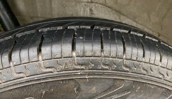 2014 Maruti Wagon R 1.0 LXI, Petrol, Manual, 72,635 km, Right Rear Tyre Tread