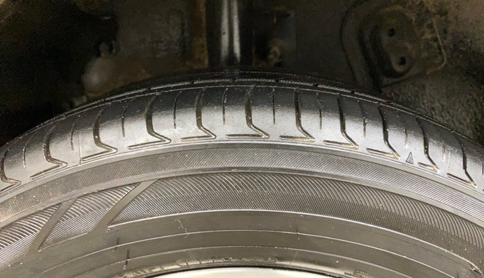 2020 Tata NEXON XZ PLUS (O) PETROL DUAL TONE, Petrol, Manual, 86,165 km, Right Rear Tyre Tread