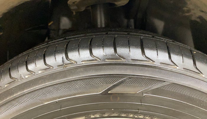 2020 Tata NEXON XZ PLUS (O) PETROL DUAL TONE, Petrol, Manual, 86,165 km, Right Front Tyre Tread