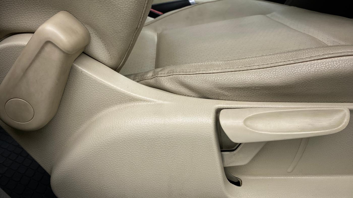 2014 Volkswagen Vento HIGHLINE DIESEL, Diesel, Manual, 1,05,831 km, Driver Side Adjustment Panel