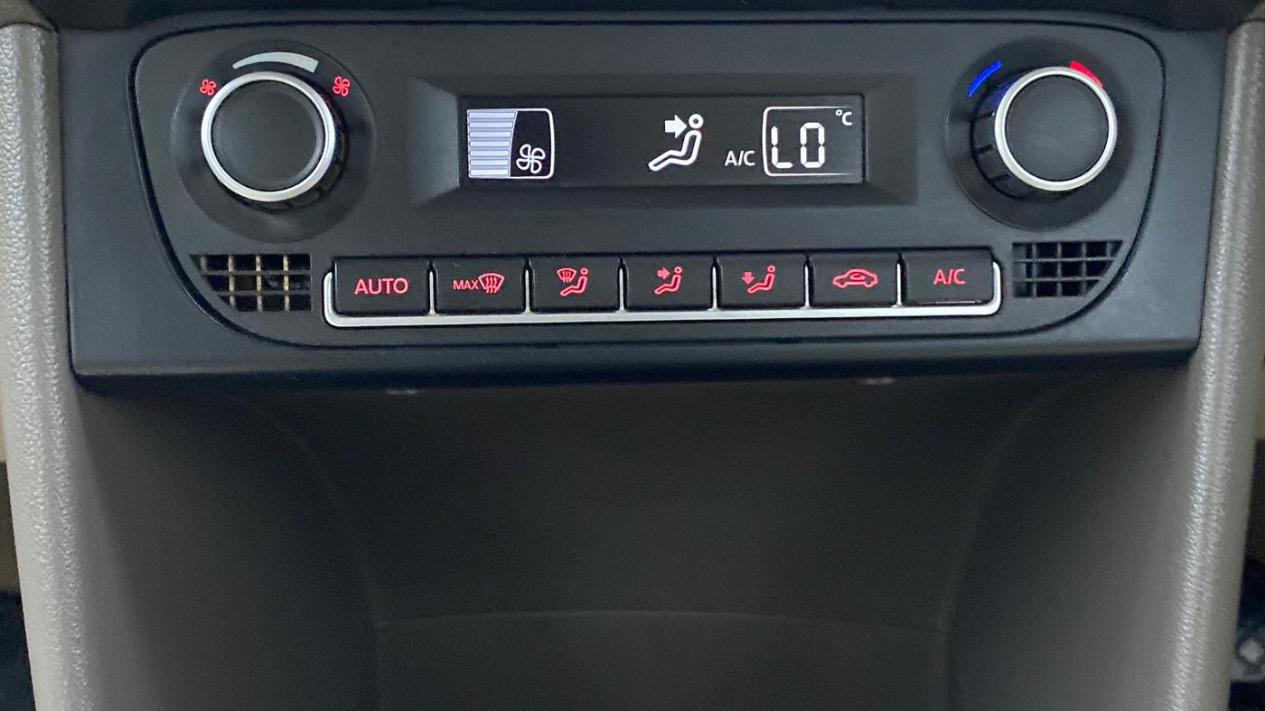 2014 Volkswagen Vento HIGHLINE DIESEL, Diesel, Manual, 1,05,831 km, Automatic Climate Control