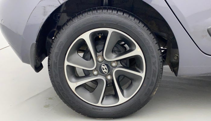 2018 Hyundai Grand i10 SPORTZ AT 1.2 KAPPA VTVT, Petrol, Automatic, 22,456 km, Right Rear Wheel