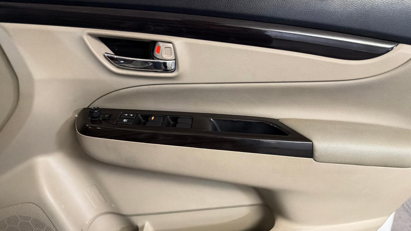 2017 Maruti Ciaz ALPHA 1.4 PETROL, Petrol, Manual, 71,580 km, Driver Side Door Panels Control