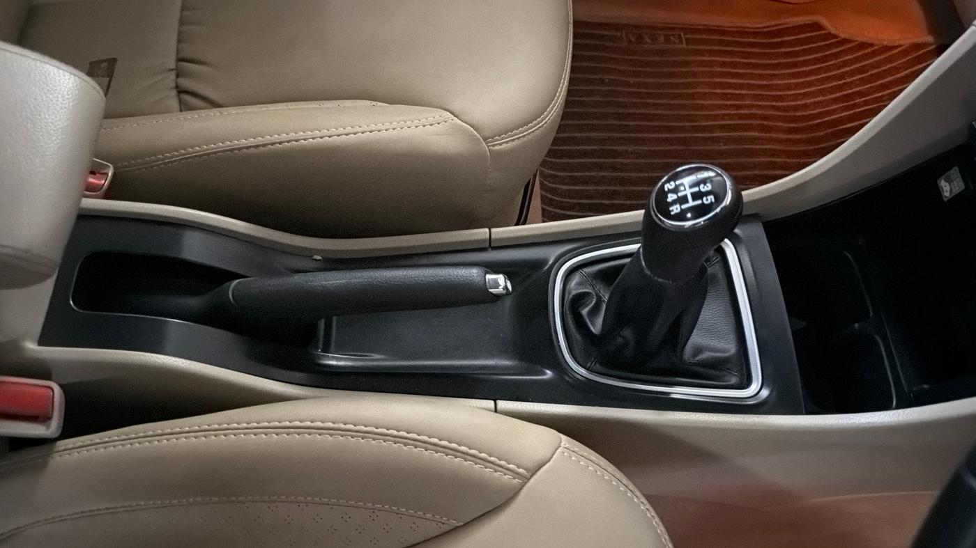 2017 Maruti Ciaz ALPHA 1.4 PETROL, Petrol, Manual, 71,580 km, Gear Lever