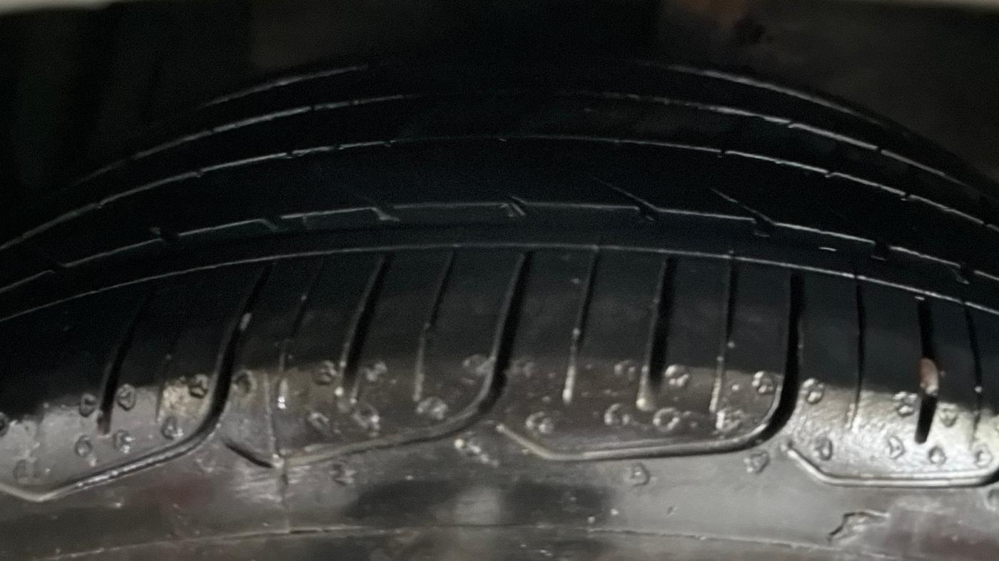 2017 Maruti Ciaz ALPHA 1.4 PETROL, Petrol, Manual, 71,580 km, Left Front Tyre Tread