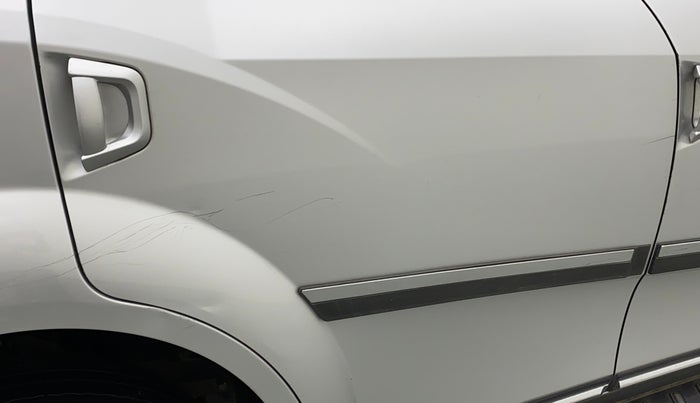 2019 Mahindra XUV500 W5, Diesel, Manual, 95,338 km, Right rear door - Slightly dented