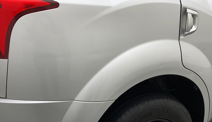 2019 Mahindra XUV500 W5, Diesel, Manual, 95,338 km, Right quarter panel - Minor scratches