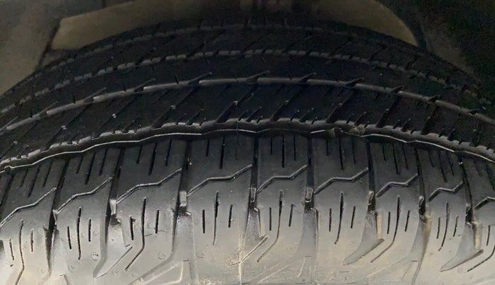 2019 Mahindra XUV500 W5, Diesel, Manual, 95,338 km, Left Front Tyre Tread