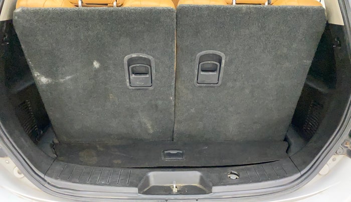 2019 Mahindra XUV500 W5, Diesel, Manual, 95,338 km, Boot Inside
