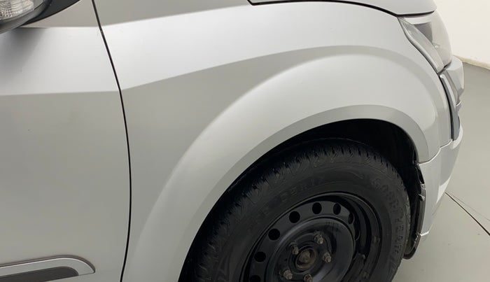 2019 Mahindra XUV500 W5, Diesel, Manual, 95,338 km, Right fender - Minor scratches