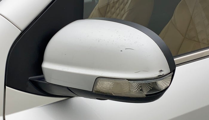 2019 Mahindra XUV500 W5, Diesel, Manual, 95,338 km, Left rear-view mirror - Minor scratches